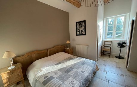 Grande suite avec lit double en Drôme Provençale